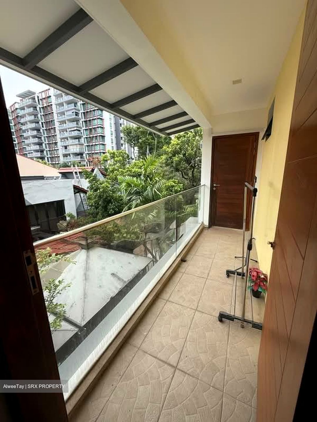 Sunbird Park (D16), Terrace #569618031